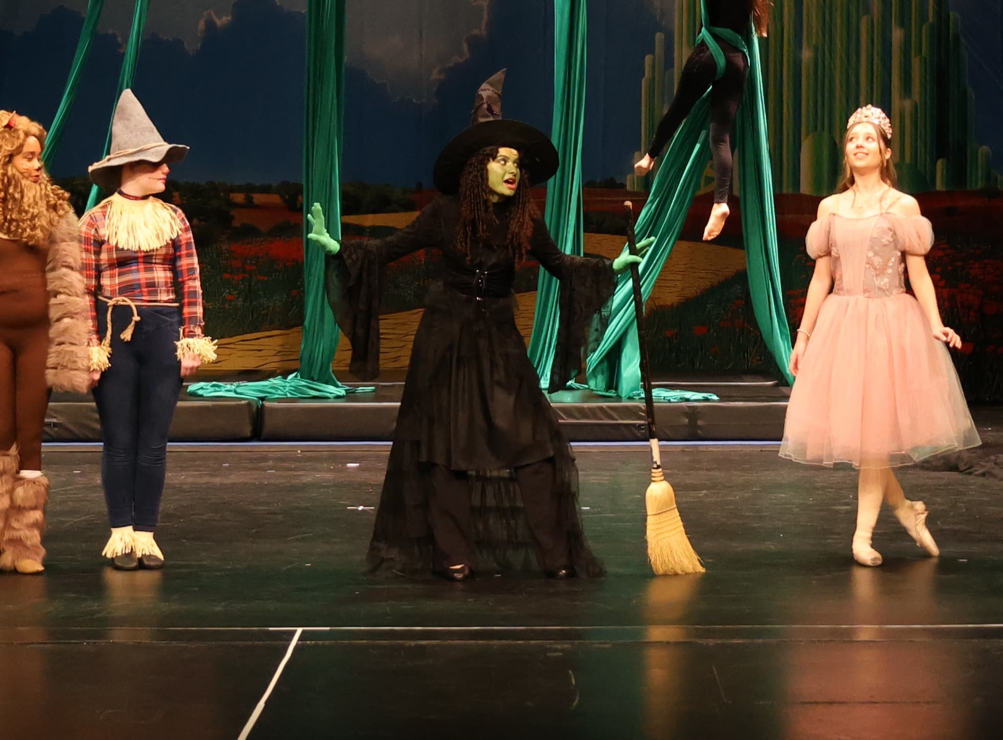 Musical theatre students in class